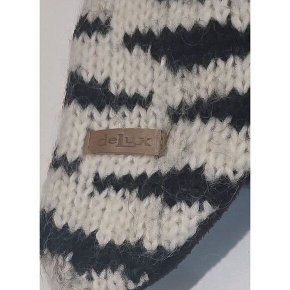 Delux Knit Wool Zebra Earflap Hat With Pom-Poms & Furry Ears For Kids - Picture 4 of 7